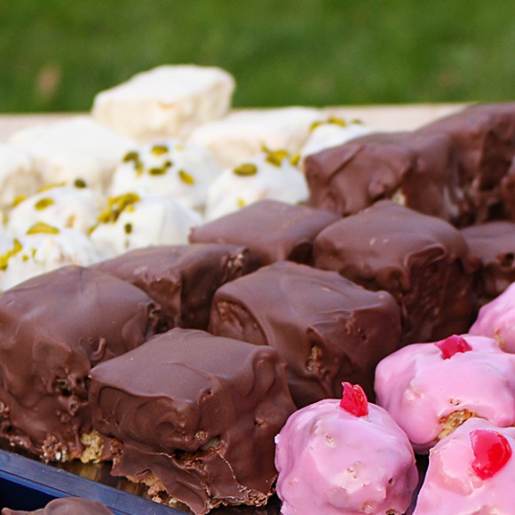 Petit Fours mit Marzipan-Füllung - Tina In The Middle