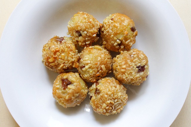 Reisbällchen mit Rum-Rosinen und karamellisierter Mandelkruste