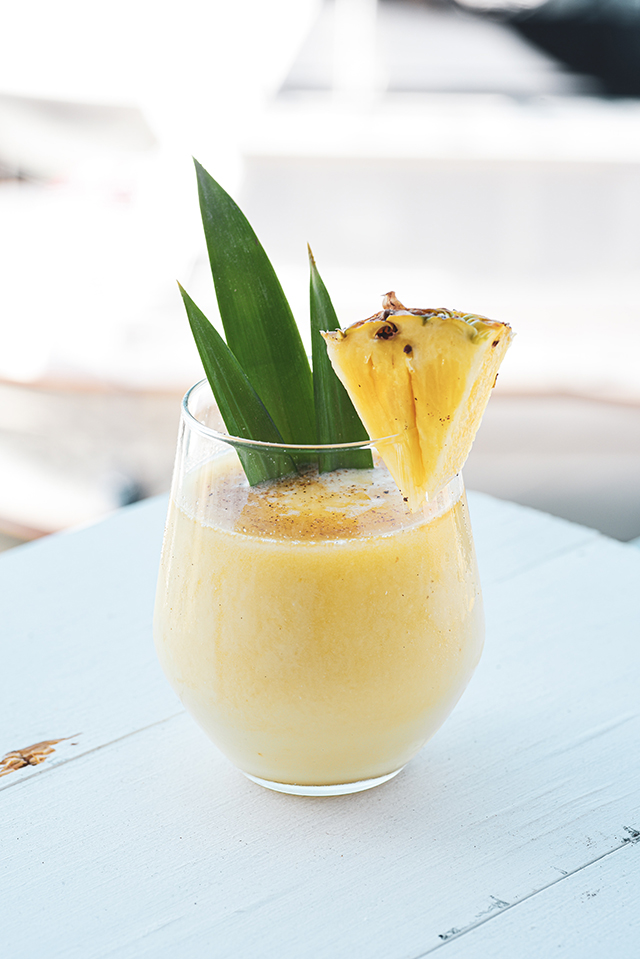 Kokos-Ananas Smoothie mit Zimt
