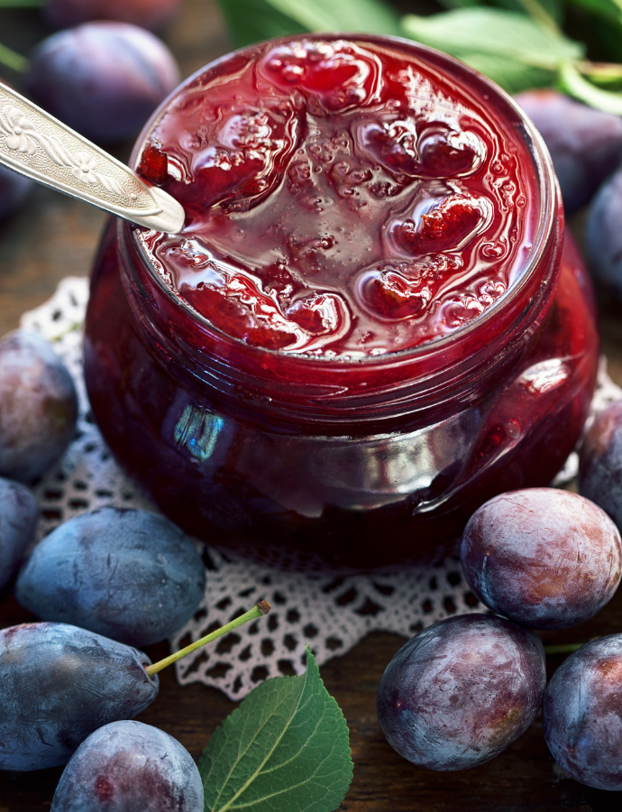 Zwetschgenmarmelade im Glas